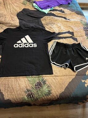 EUC WOMENS ADIDAS SHORT SET SHORTS LARGE TOP X-LARGE